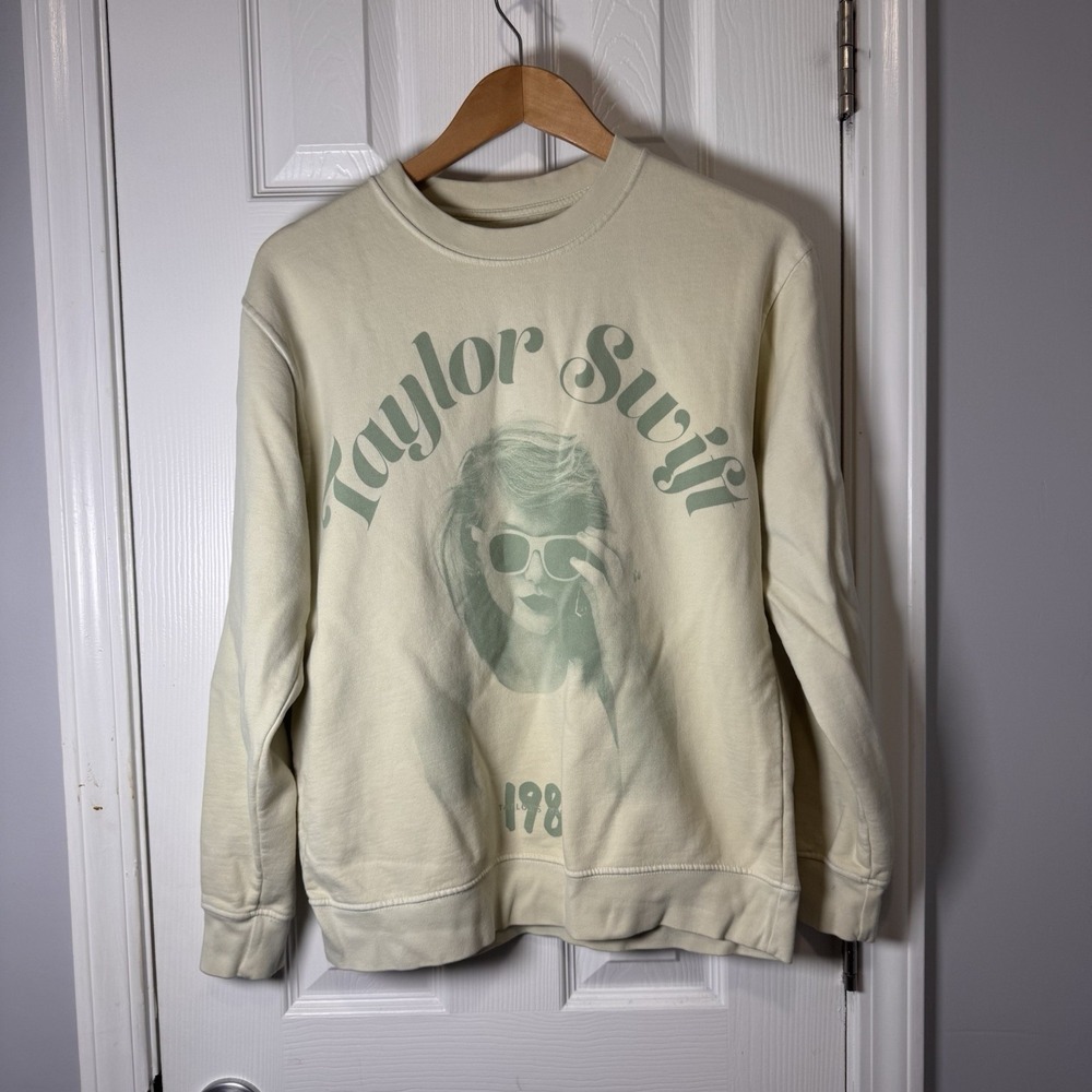 Authentic Taylor Swift 1989 Crew Neck Womens Small Vault Photo Sweatshirt Yellow
